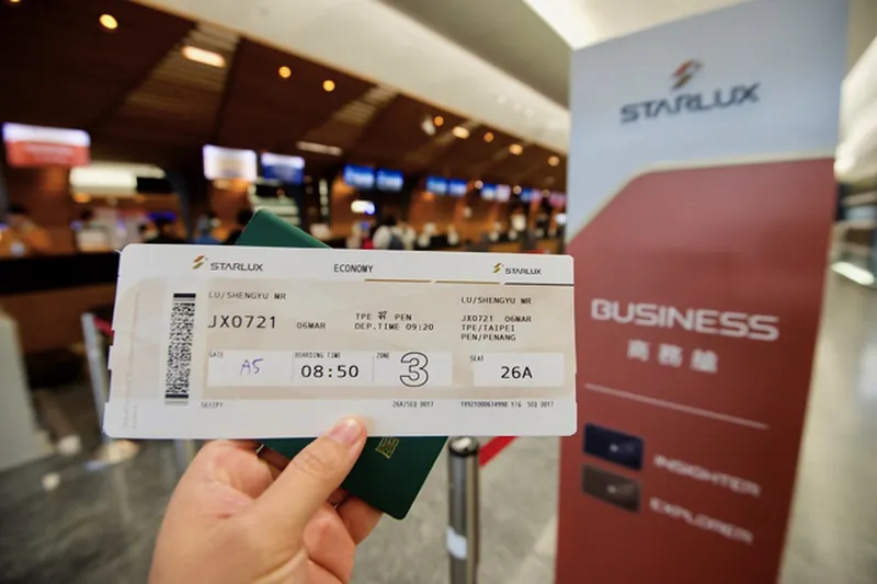 Xác nhận lại vé trước khi lên máy bay STARLUX Airlines