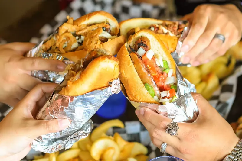 Bánh mì kẹp thịt (Burgers)