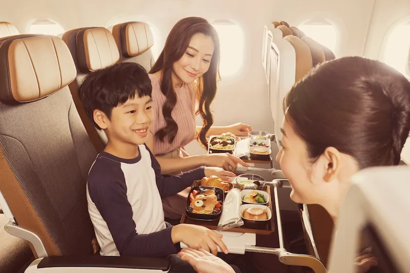 Trẻ em từ 2 đến 12 tuổi cần đi cùng người lớn trên 18 tuổi